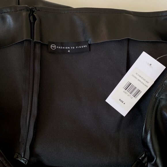 Fashion to Figure Faux Leather Ruched Skirt - Size: 4 - NWT - Picture 5 of 8